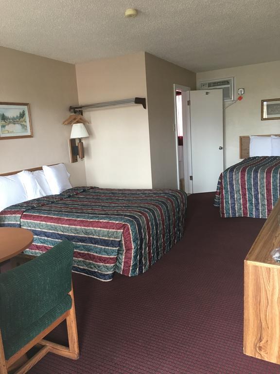 The Monticello Inn Экстерьер фото